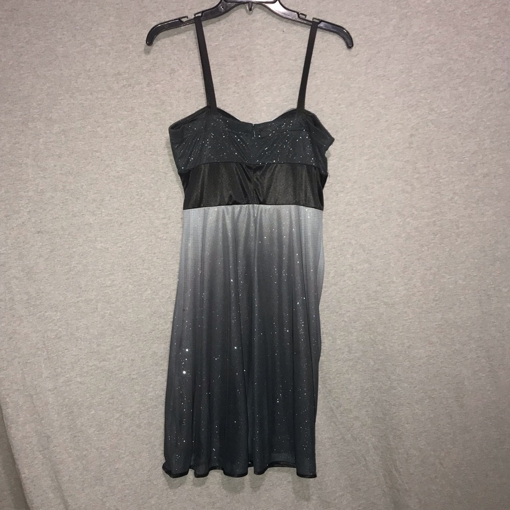 Dressbarn - Picture 2 of 3
